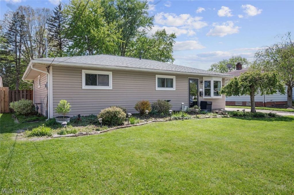 Photo of 255 Buckeye Drive, Berea, OH 44017 (MLS # 5207842)