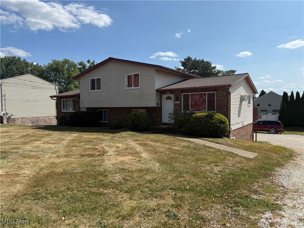 This 2-bedroom, 1.5-bath duplex in Jackson Local Schools is fully occupied, providing steady rental income. Each unit offers comfortable living with its own 1-car garage and deck. Conveniently located in a desirable area with strong rental demand, this property is a smart addition to any portfolio.