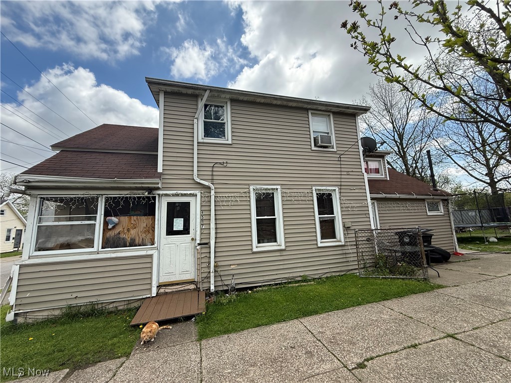 This tenant-occupied 3-bedroom, 1-bath single-family home offers approximately 1,166 sq ft of living space and consistent cash flow potential. Currently rented at $700 per month, the property is operating below market rent—presenting future opportunity for increased returns.
Whether you're expanding your Cleveland rental portfolio or acquiring a stabilized property with upside, this home offers solid long-term investment value and income potential.