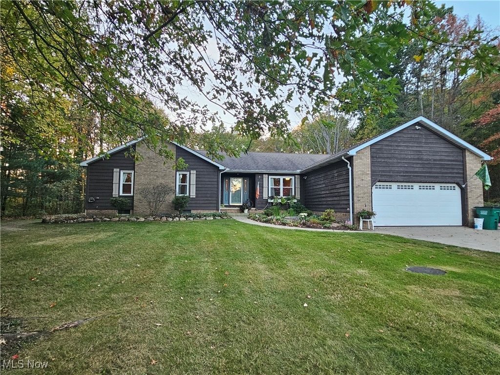 Photo of 9060 Sandy Oaks Trail, Chardon, OH 44024 (MLS # 5163890)