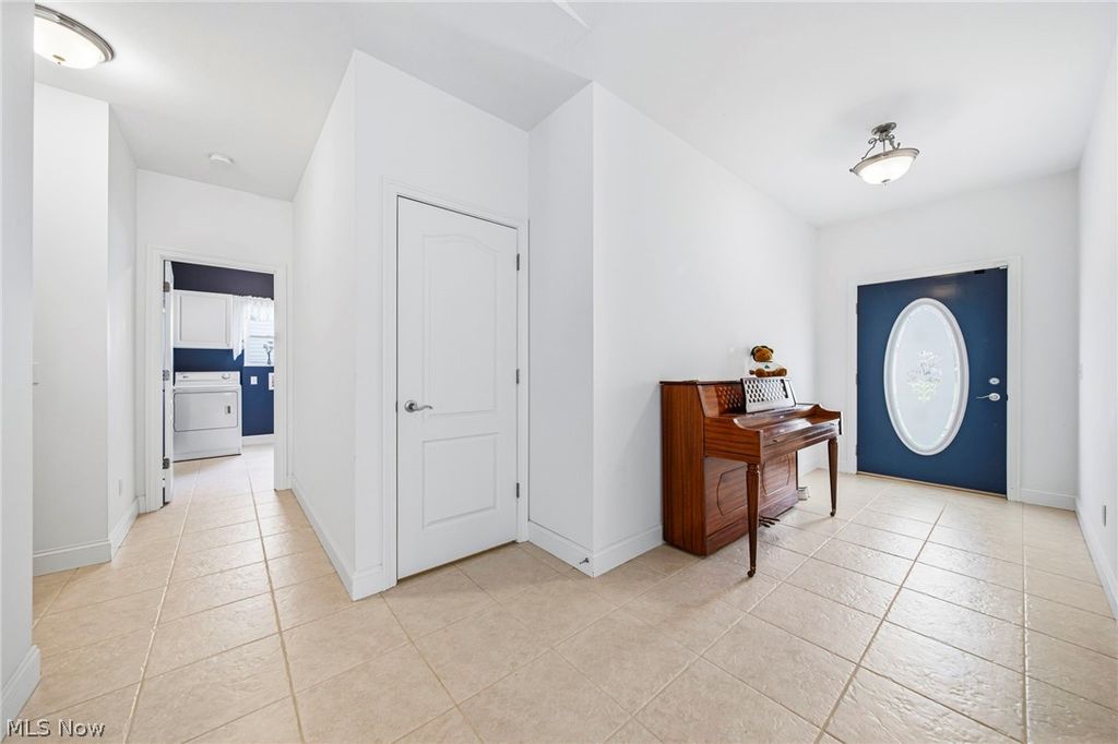 Photo of 1021 Outrigger Cove, Painesville Township, OH 44077 (MLS # 5201887)