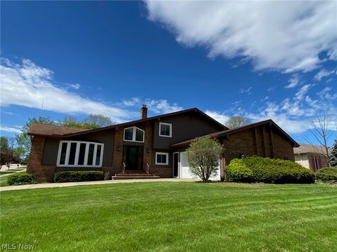 Single Family Residence in Seven Hills OH 7640 Edgewood Lane.jpg