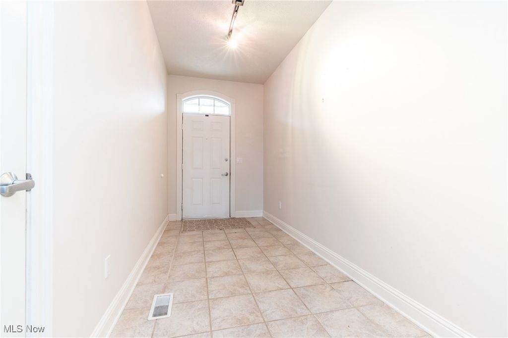 Photo of 3194 Richmond Road, Beachwood, OH 44122 (MLS # 5179837)