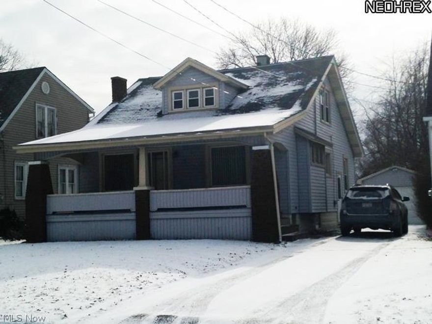 To settle the estate, sells on location: MONDAY - MARCH 17, 2014 - 5:45 PM3 Bedroom Bungalow Home TERMS ON REAL ESTATE: 15% down auction day, balance due at closing. Buyer's premium of 10% to be added to the final bid to establish the purchase price. Any desired inspections must be made prior to bidding. All information contained herein was derived from sources believed to be correct.