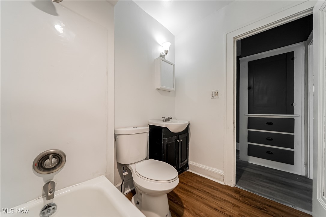 Lake Shore Blvd Sub/J Lar - Residential Income