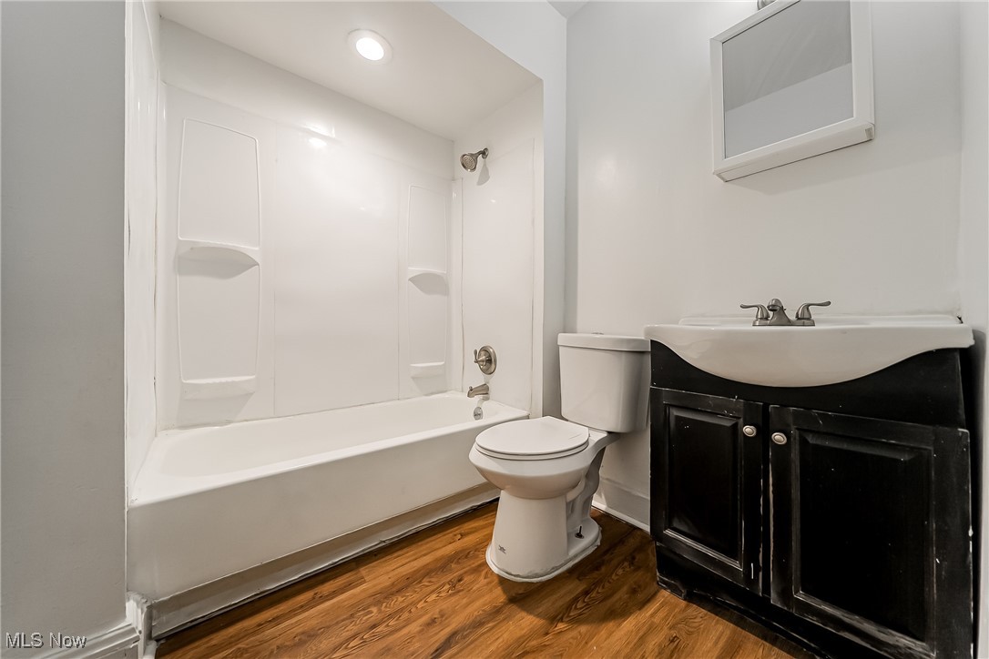 Lake Shore Blvd Sub/J Lar - Residential Income