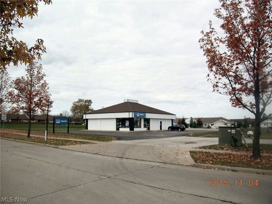 Property is leased (NNN) to Gliden Paints. Great passive investment opportunity. 200 AMP Service - 240 VAC/single phase. 2 baths.