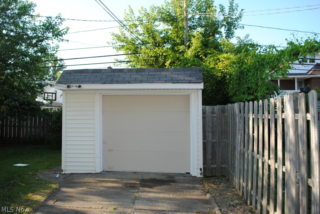 Laura E Sladden - Residential