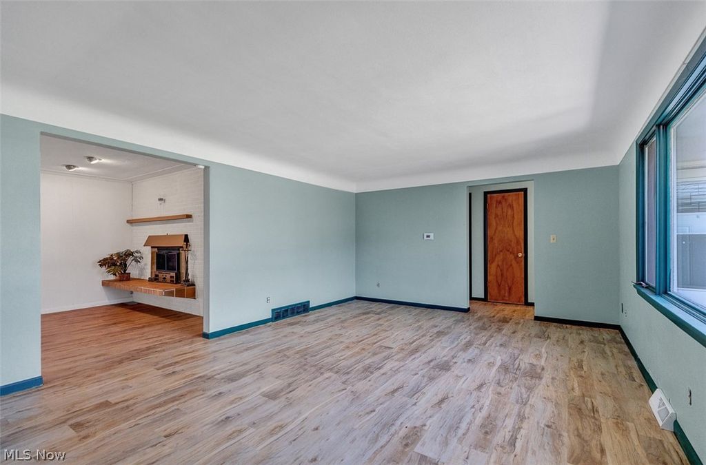 Photo of 3827 Valleyview Drive, Lorain, OH 44053 (MLS # 5200003)