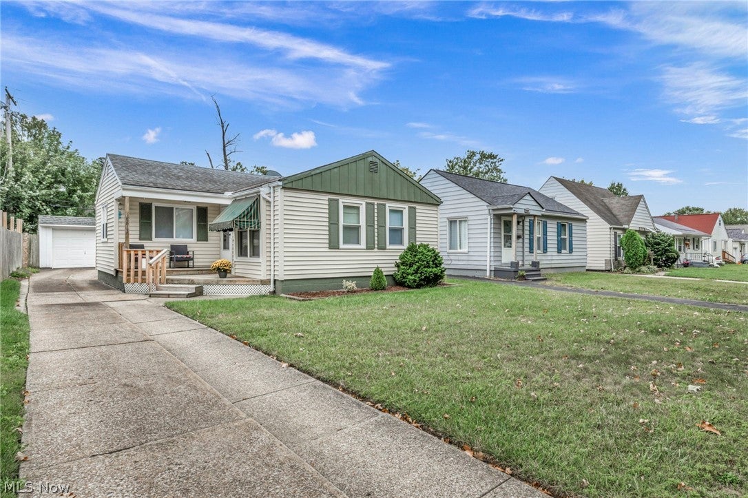 18813 Parkmount