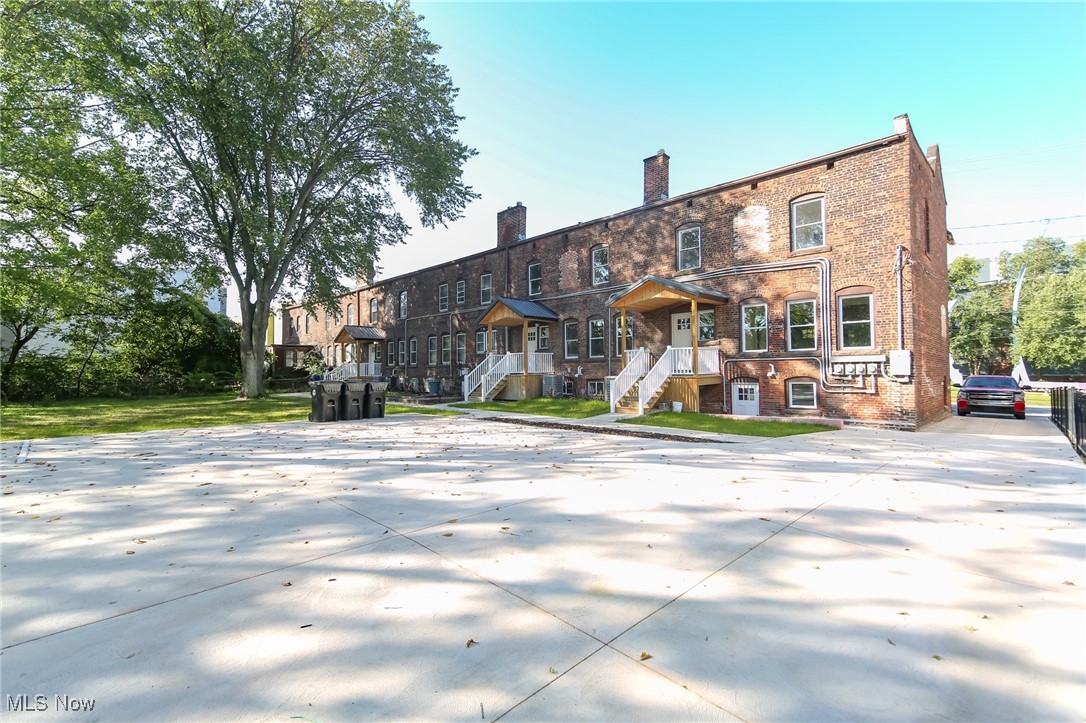 1661 E 118th Street