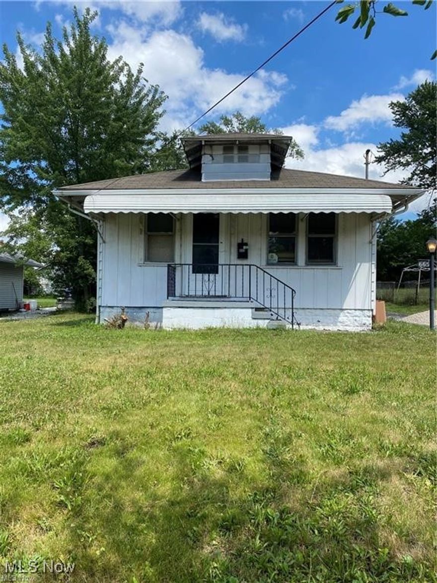 Welcome to this inviting 2-bedroom, 1-bath rental in the heart of Goodyear Heights! Featuring an open-concept living, dining, and kitchen area, this home offers a bright and roomy layout perfect for comfortable living. The full basement provides plenty of storage for all your extra things. The master bedroom features a walk-in closet. Step outside to the backyard which is partially fenced and enjoy the back patio, ideal for relaxing or entertaining. Renting for $1,000 per month on a 12-month lease. Don’t miss this opportunity—schedule your showing today!
Security deposit of $1000 and first month's rent, totaling $2000 due at lease signing. Tenant pays all utilities. No smoking and no pets please. Qualifications: Income at least 3x monthly rent(minimum of $3000 per month) No evictions (5 Years), 600+ Credit Score, Clean background check.