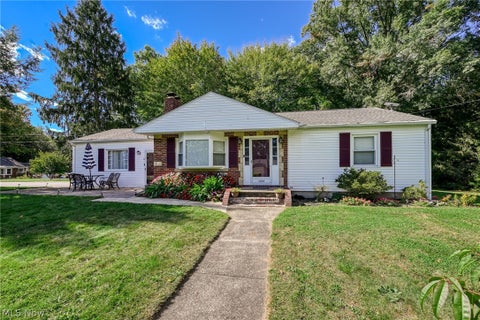 Homes For Sale - 1484 Elm Grove Avenue<br/> Akron, OH 44312