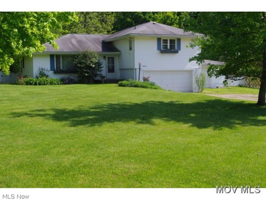 Home has a 2 car built-in garage & 1 car attached garage, fenced backyard, recently renovated kitchen with cabinets & solid surface counter tops, oak harwood floors, remodeled bath & lots of extra storage in the unfinished basement.  Elem: Lubeck Elementary School  Elem/Bus: Y  JrHigh: Blennerhasset Jr. High School  JrHigh/Bus: Y  High: Parkersburg South High  High/Bus: Y  Fire: VOL  Police: SHF  PossFreeGas: N  ;SQFT=Fin L1:300, Fin L2:650, Fin L3:750, Fin Above:1710, Fin Total:1710, Unfin L2:650, Unfin Above:650, Unfin Total:Y;GAR= 2 Car Built In