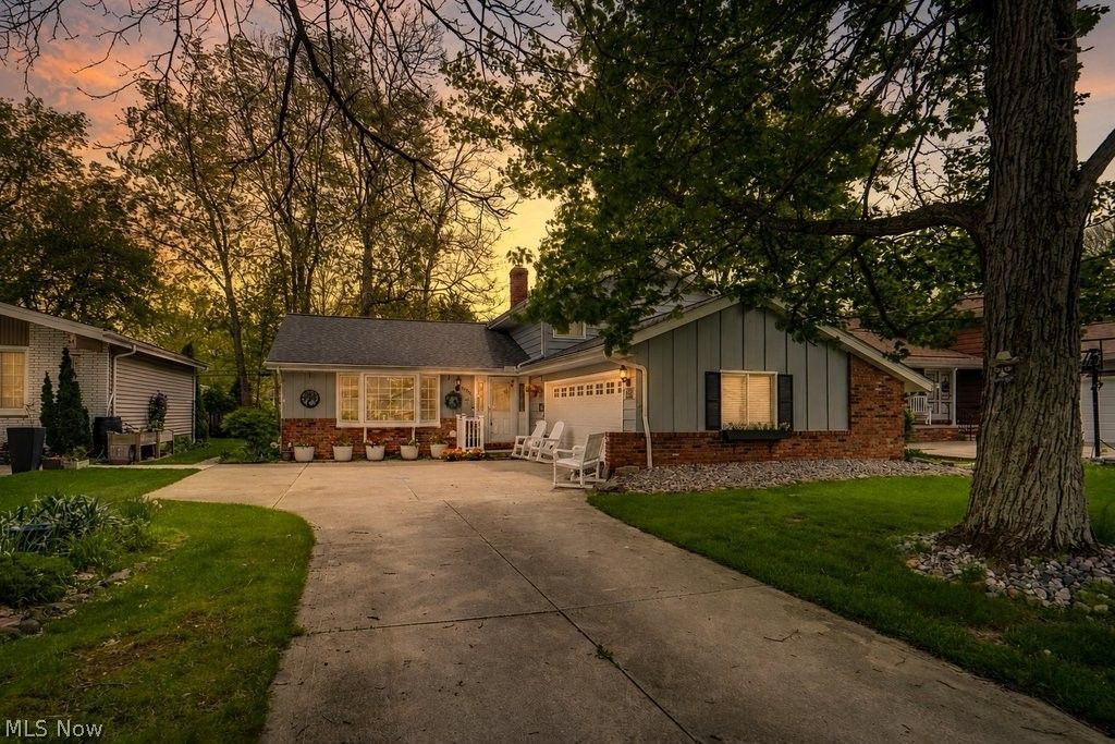 Photo of 6723 Edgemoor Avenue, Solon, OH 44139 (MLS # 5209590)