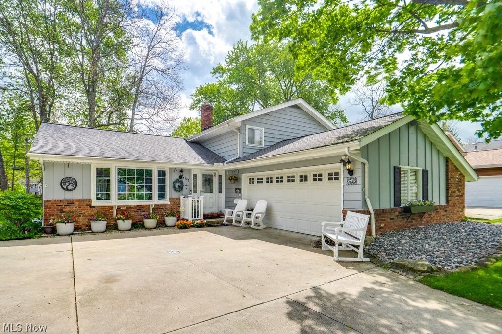 Photo of 6723 Edgemoor Avenue, Solon, OH 44139 (MLS # 5209590)