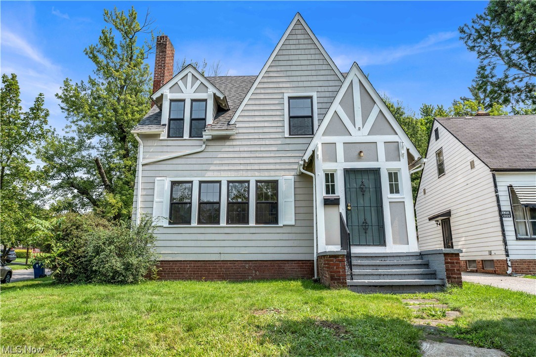 983 Greyton Rd. Cleveland Hts, OH - Spacious 3 bed 1.5 bath home! //
$1400 rent / $1400 deposit //
$49 application fee per adult //
NO SMOKING //
1 time $149 non-refundable set up fee paid at lease signing //
$30/month required resident benefit package; can include personal property/liability insurance for an additional $5/month for $35/month total. //
All applicants are required to fill out a PetScreening app, found on our website directly on the app before being processed. Even if you have NO pets - this app must be filled out. One-time, non-refundable pet fee of $200-300 per animal applies to all pets & must be paid prior to or when you pay your first month rent. (No fee for qualified assistance animals). //
Our app is processed through secure site: Findigs, they require ID & income verification. W/O this, your app will not be processed. They offer 24/7chat support on their app directly for questions. //
Spacious single-family home! This features a large covered fr
