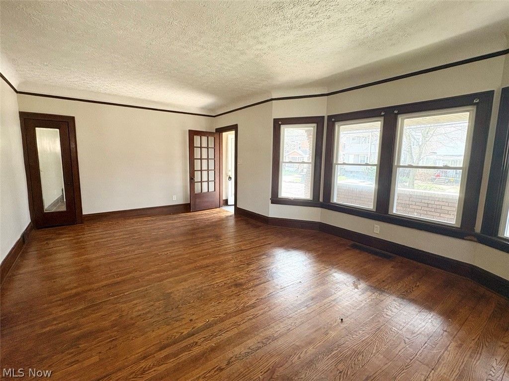 Photo of 245 Oakdale Avenue, Akron, OH 44302 (MLS # 5201534)