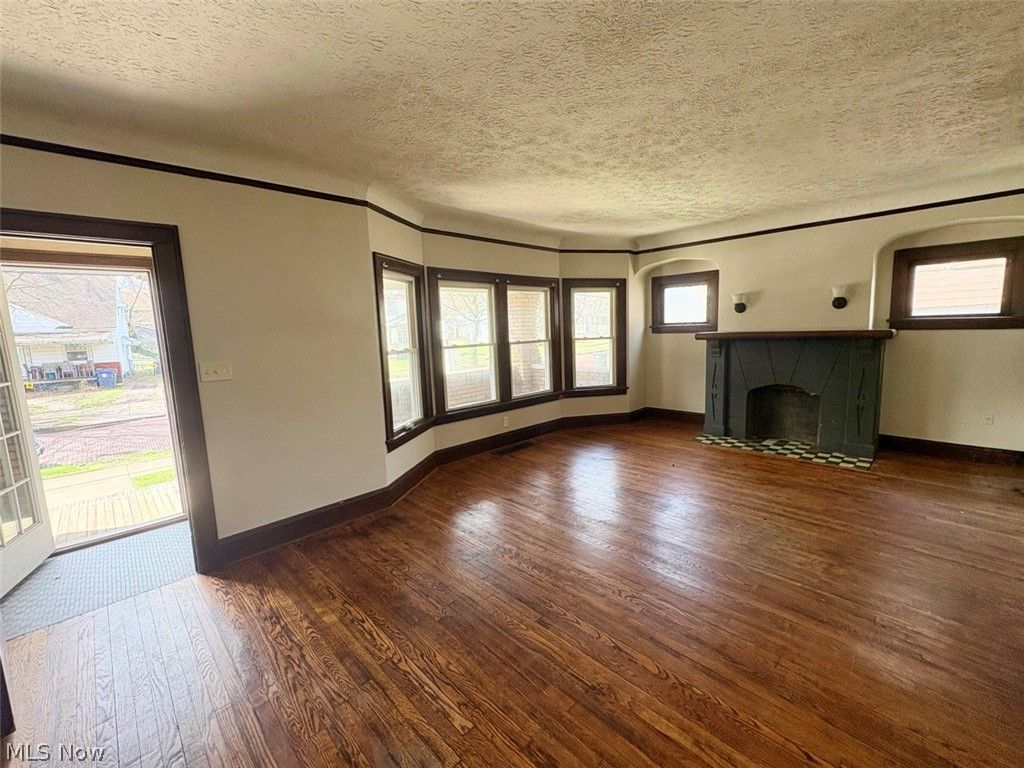 Photo of 245 Oakdale Avenue, Akron, OH 44302 (MLS # 5201534)