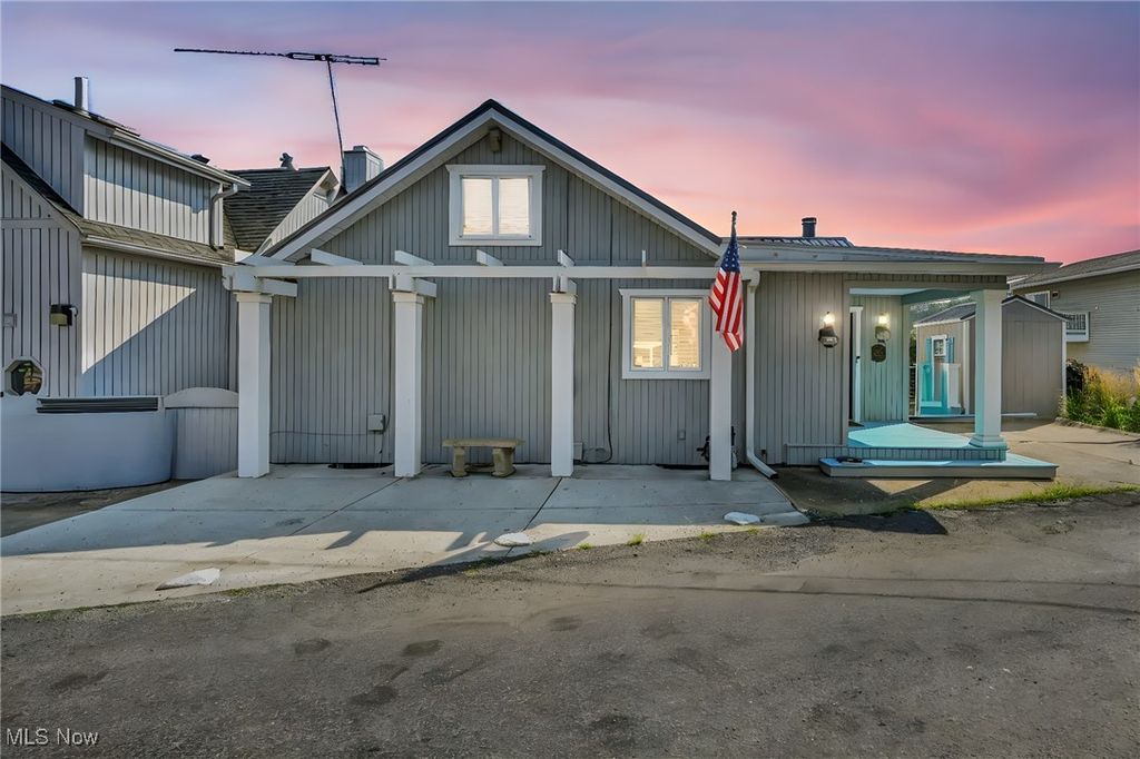 Photo of 552 Saunders Avenue, Akron, OH 44319 (MLS # 5177333)