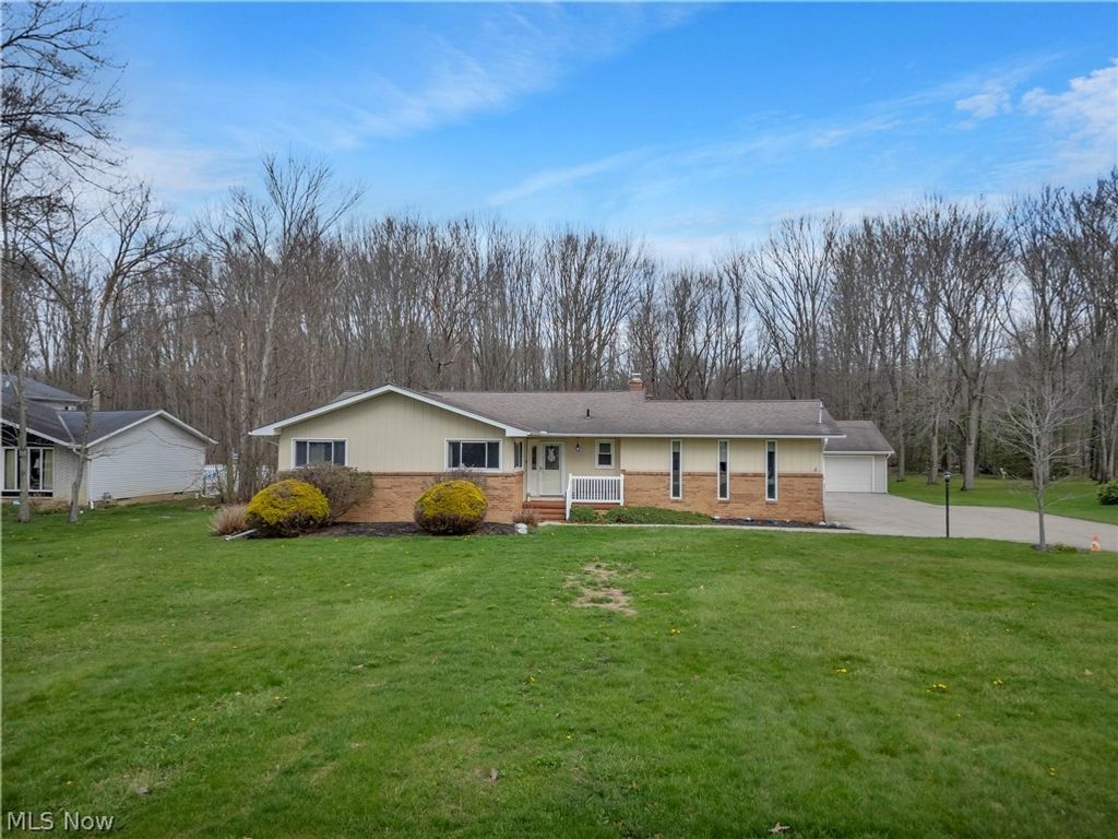 Photo of 24292 Forestview Drive, Columbia Station, OH 44028 (MLS # 5198701)