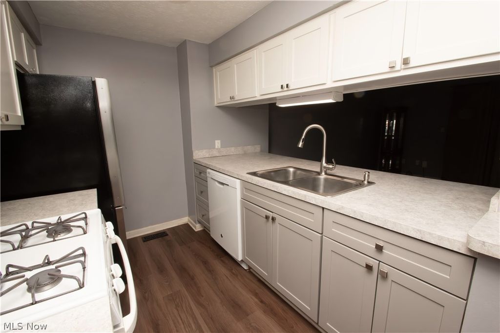 Photo of 1041 Sunhaven Drive, Medina, OH 44256 (MLS # 5196743)