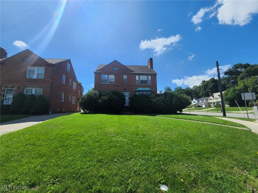 2 bedroom 1 bathroom unit in University Heights! This homey upper level unit features a beautiful updated bathroom, carpet throughout, and comes equipped with a full size refrigerator! Located near Cedar Road shopping and universities!