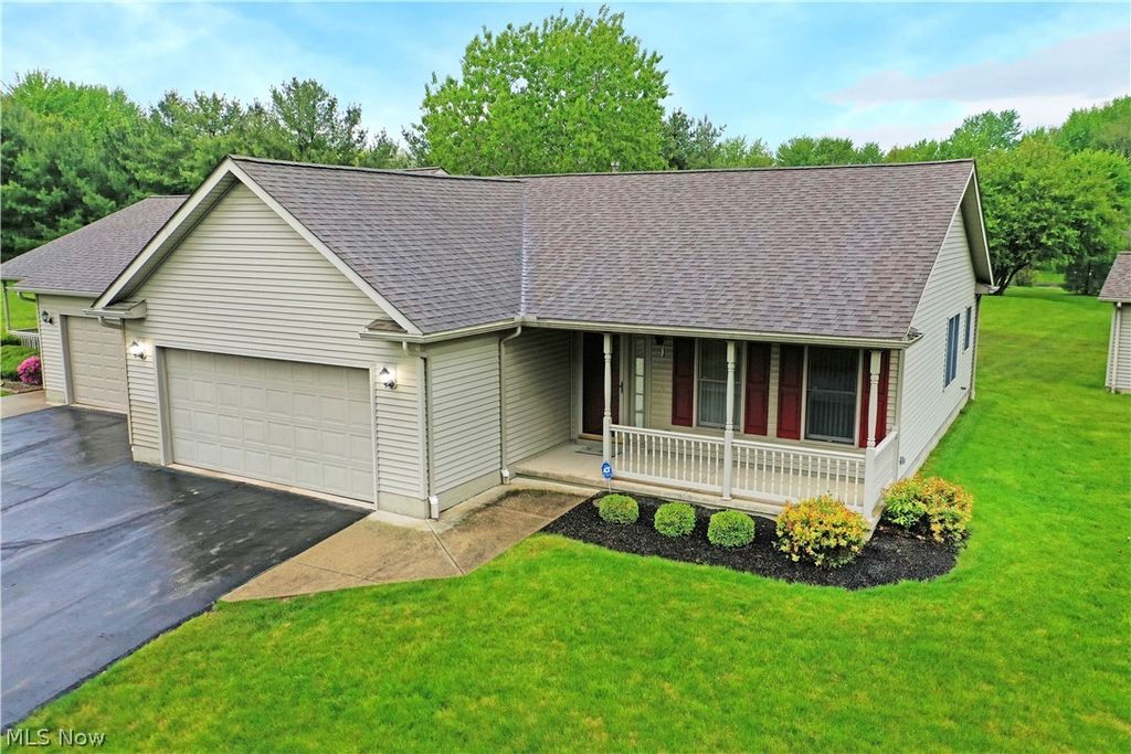 Photo of 5180 Winthrop Drive, Austintown, OH 44515 (MLS # 5201401)