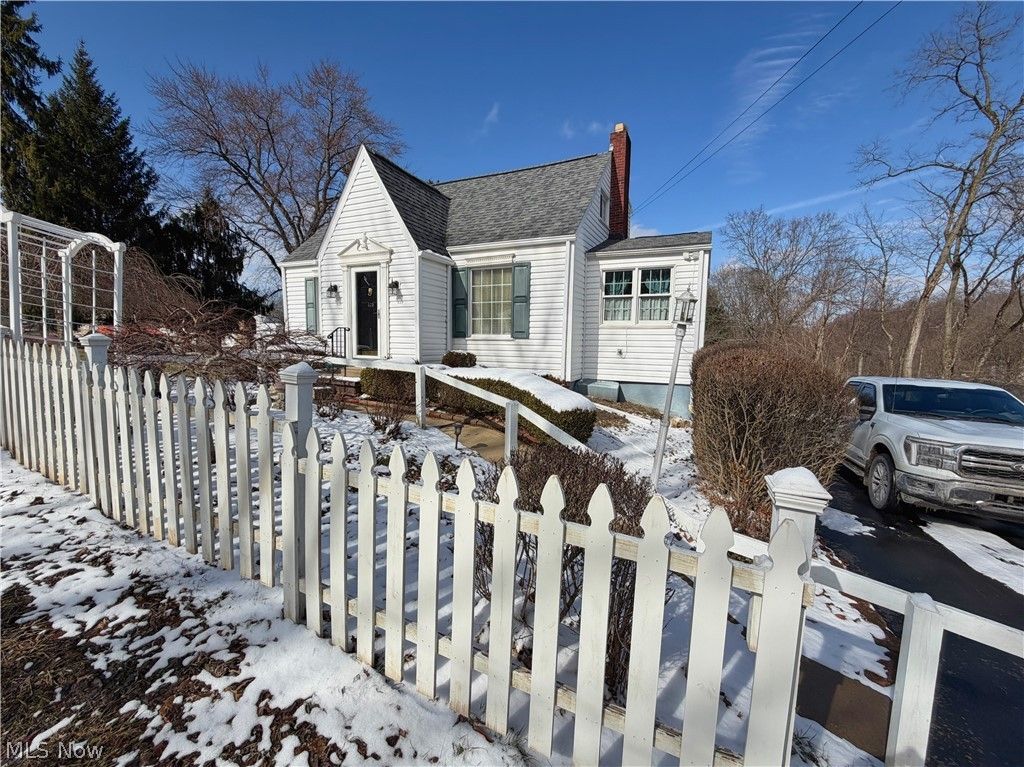 Photo of 403 Burrows Avenue, East Liverpool, OH 43920 (MLS # 5189452)