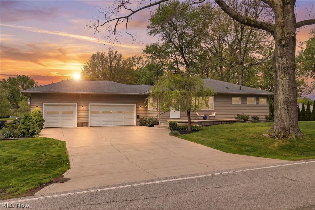 Photo of 367 Willson Avenue, Tallmadge, OH 44278 (MLS # 5195619)