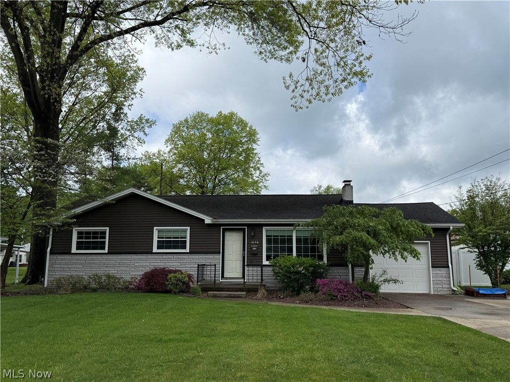 Photo of 1656 Yolanda Drive, Youngstown, OH 44511 (MLS # 5208716)