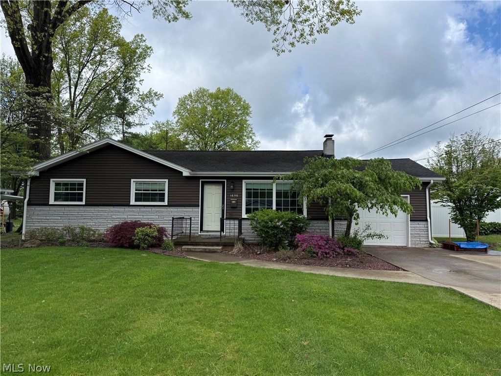 Photo of 1656 Yolanda Drive, Youngstown, OH 44511 (MLS # 5208716)