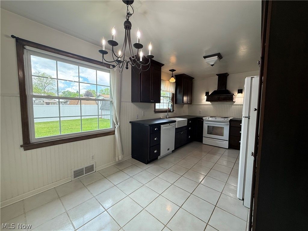 Photo of 1656 Yolanda Drive, Youngstown, OH 44511 (MLS # 5208716)