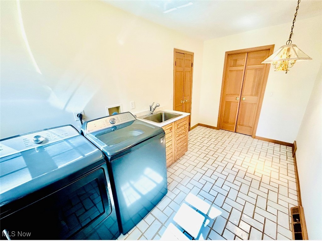 Gates Mills, Ohio 44040, United States, 4 Bedrooms Bedrooms, ,3 BathroomsBathrooms,Residential,Active,93982