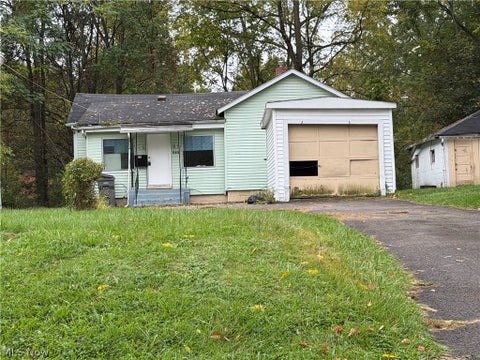 Homes For Sale - 321 W Chalmers Avenue<br/> Youngstown, OH 44511