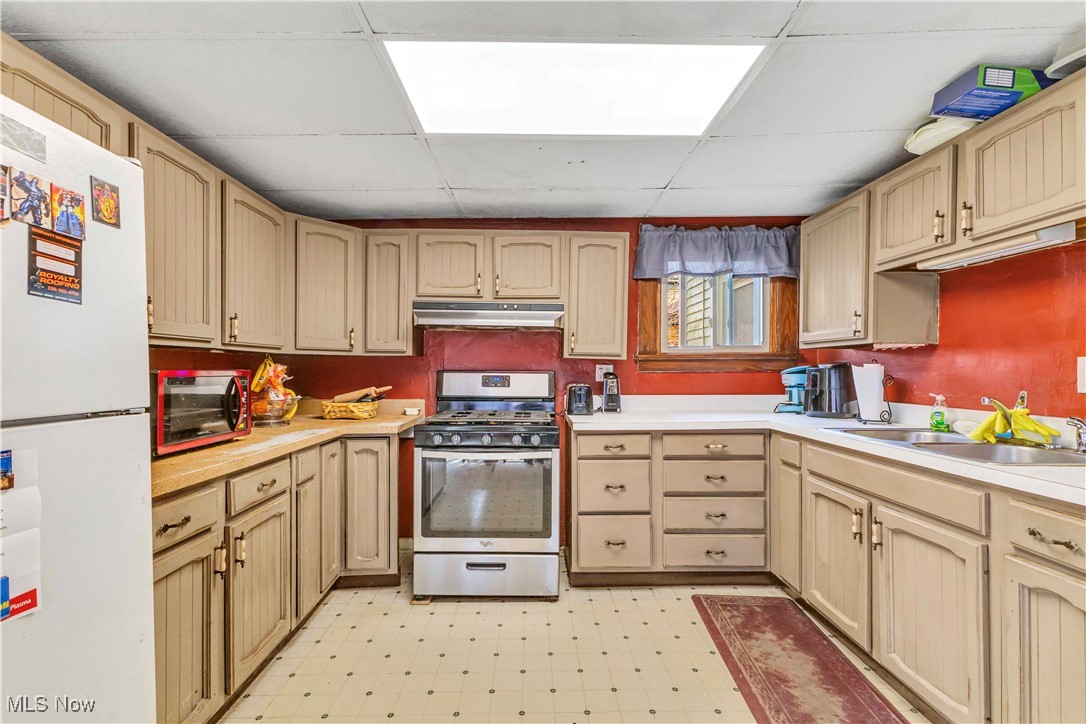 515 Blake Avenue, Medina, Ohio image 7