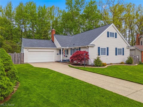 Homes For Sale - 29575 Dorchester Drive<br/> North Olmsted, OH 44070