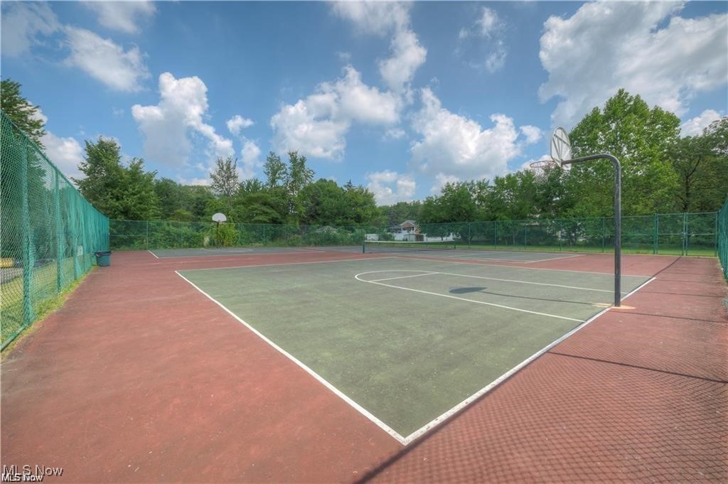 9550 Cove Drive #D18, North Royalton, Ohio image 24