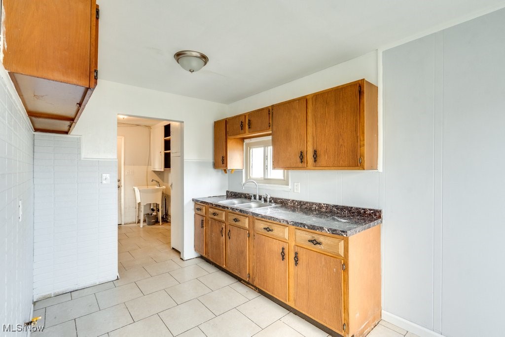 7719 Newport Avenue, Parma, Ohio image 22