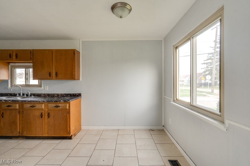7719 Newport Avenue, Parma, Ohio image 21