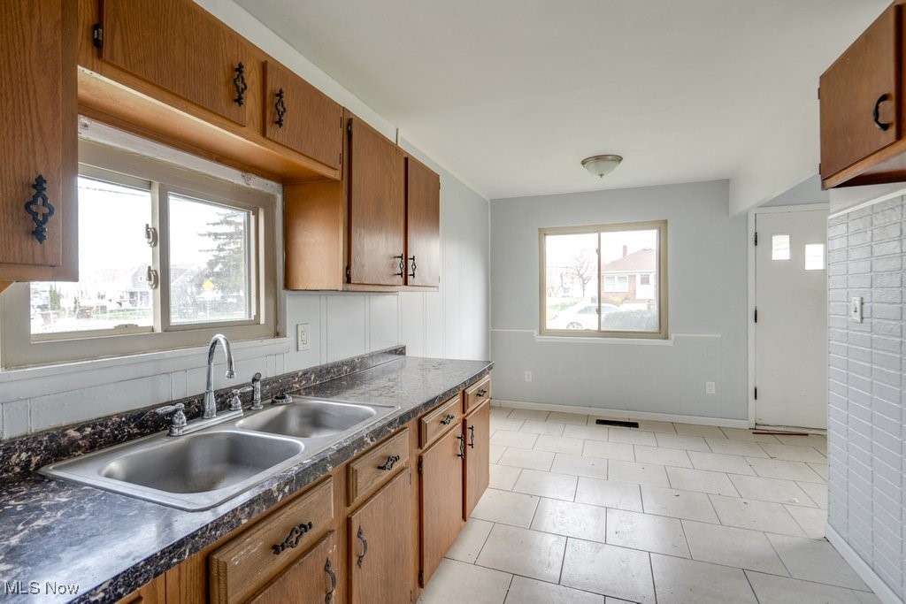 7719 Newport Avenue, Parma, Ohio image 24