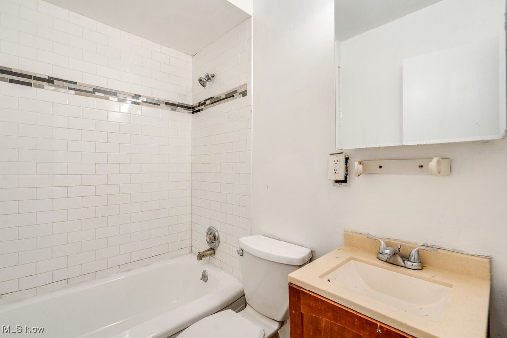7719 Newport Avenue, Parma, Ohio image 13