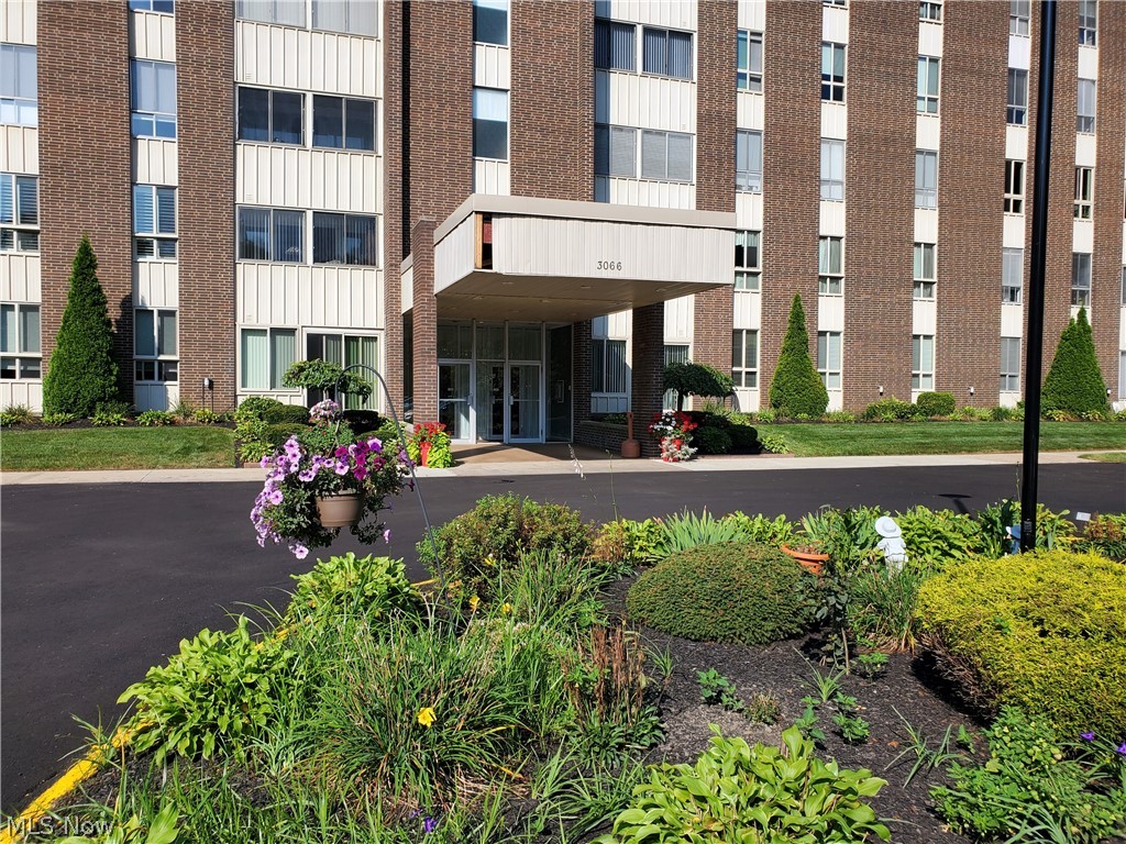 Silver Lake Towers Condo - Residential