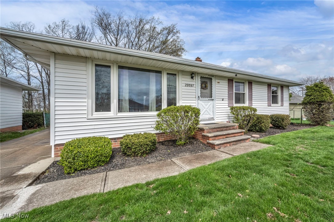 29597 Shaker Drive, Wickliffe, Ohio image 2