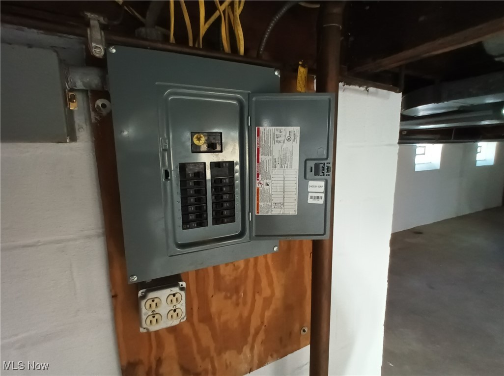 Elworthy-Helwick Companys Del - Residential