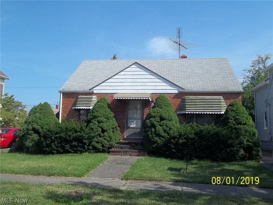 This brick bungalow could be a great home for the right person or investor!!  Needs work and property is being sold as is.  Bring all reasonable offers!