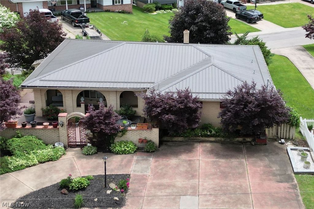 Photo of 408 Garfield Avenue, Steubenville, OH 43952 (MLS # 5207635)