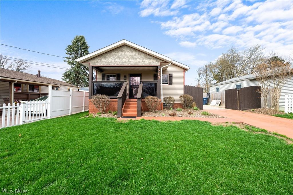 Photo of 757 Independence Avenue, Akron, OH 44310 (MLS # 5185804)