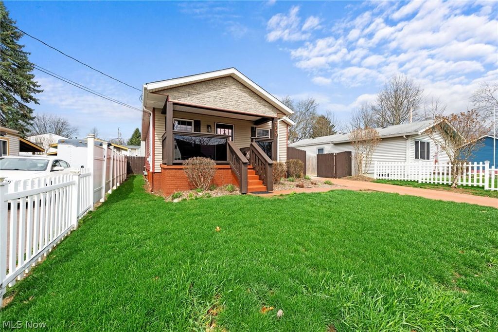 Photo of 757 Independence Avenue, Akron, OH 44310 (MLS # 5185804)