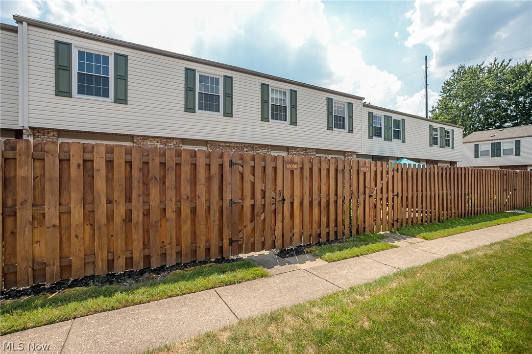 Huntington Park Condo - Residential